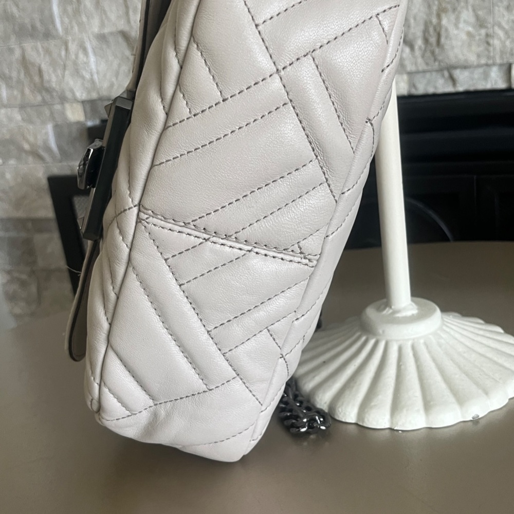 Michael Kors Model: Peyton Quilted Cement Color Crossbody with Gunmetal Chain - Picture 11 of 15